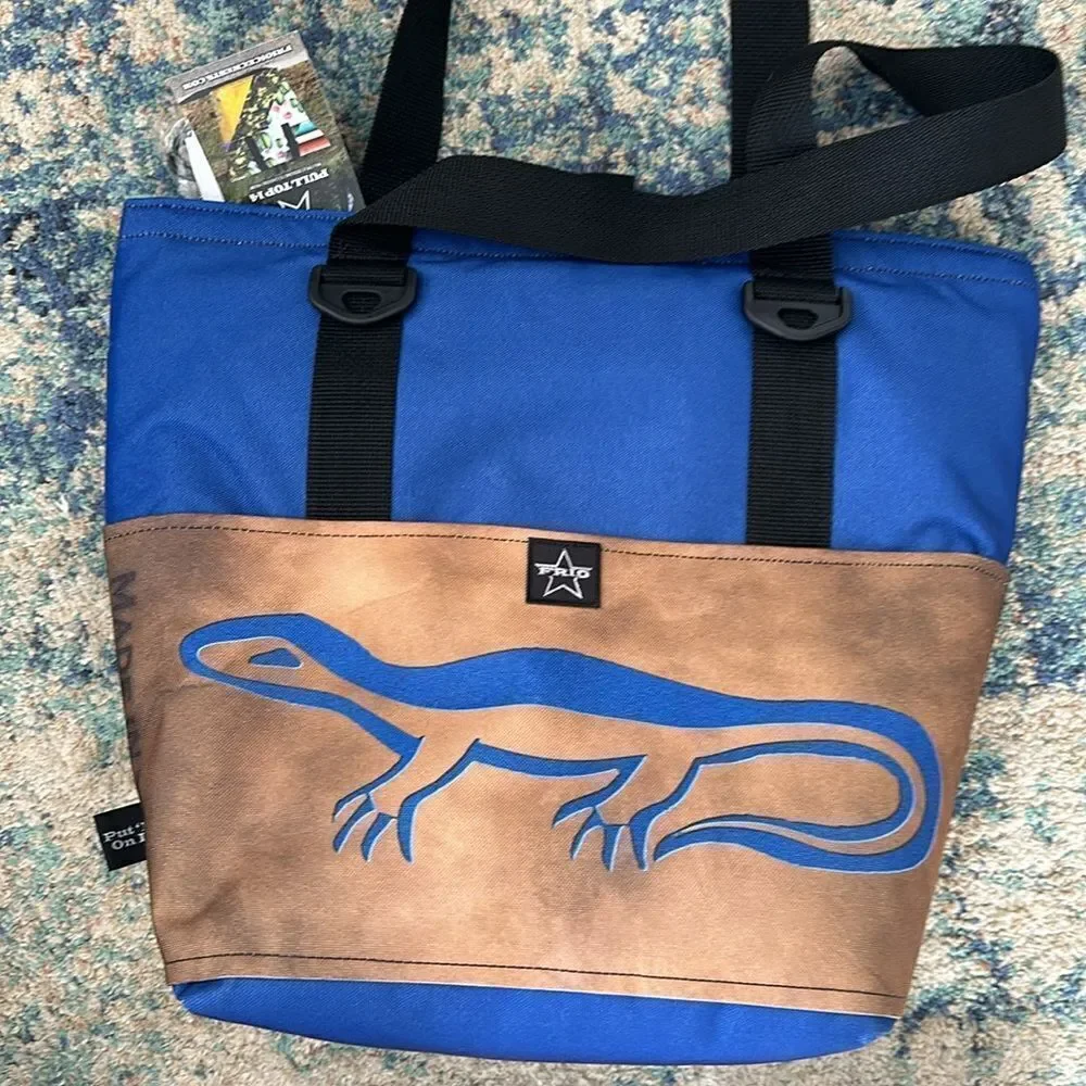 NWT Frio 360 Cooler With A Removable Bluetooth Speaker